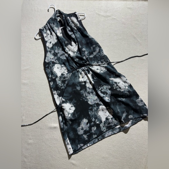 Aritzia Wilfred Sabine Floral Mini Dress - Black Gray Floral RARE - Picture 2 of 11